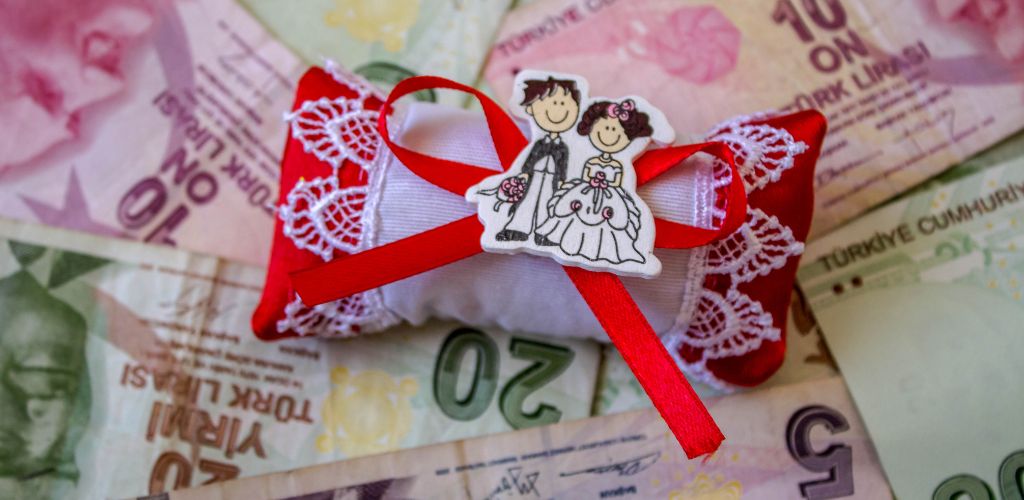 dam-cuoi-100-trieu-dong-2.jpg (77 KB)