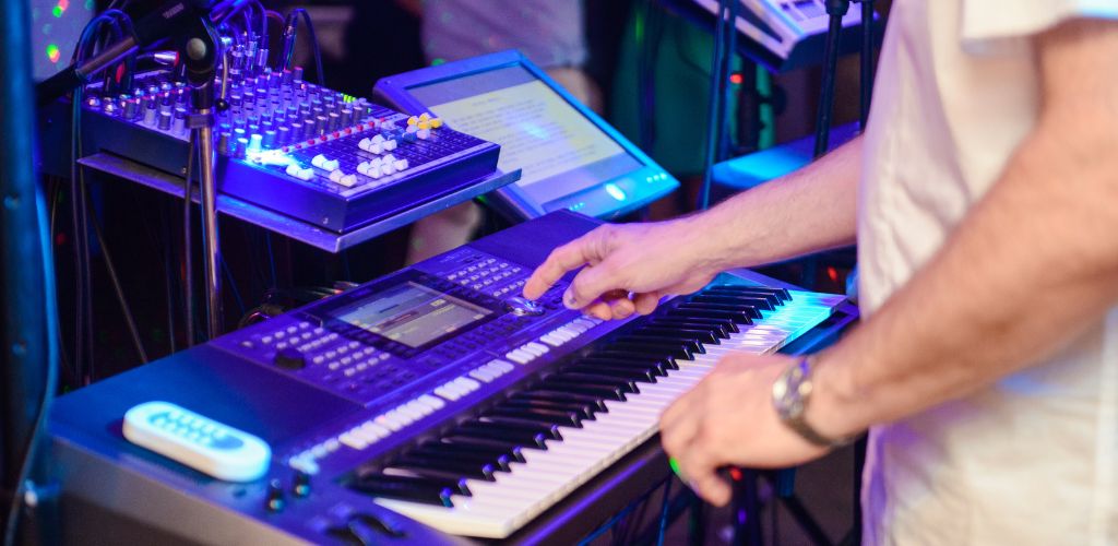 44-bai-nhac-dam-cuoi-bat-hu-2.jpg (80 KB)